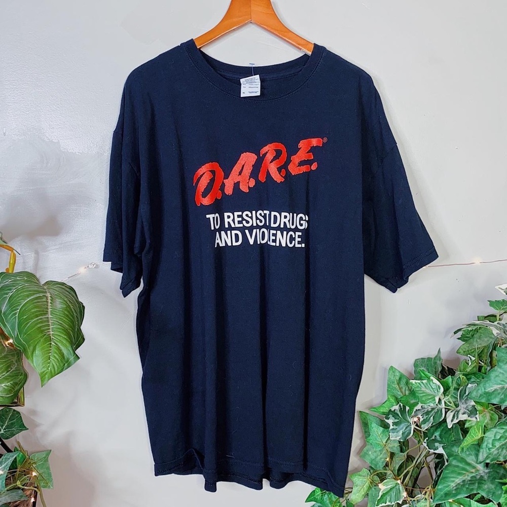 Y2K Vintage Gildan DARE To Resist Drugs and Violence Graphic TShirt